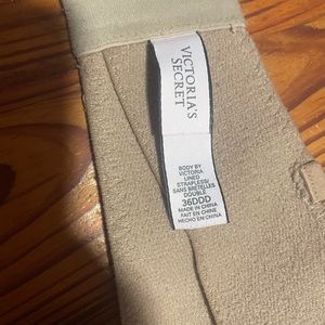 Used strapless bra. Great to use with strapless dresses or just with a shirt